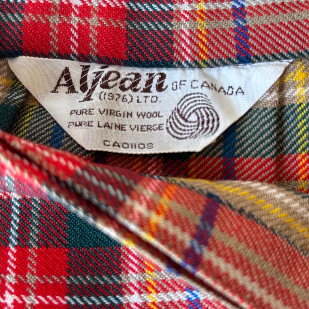 Vintage Aljean of Canada tartan skirt. 100% wool. 28” waist. Made in Canada. - Picture 7 of 7